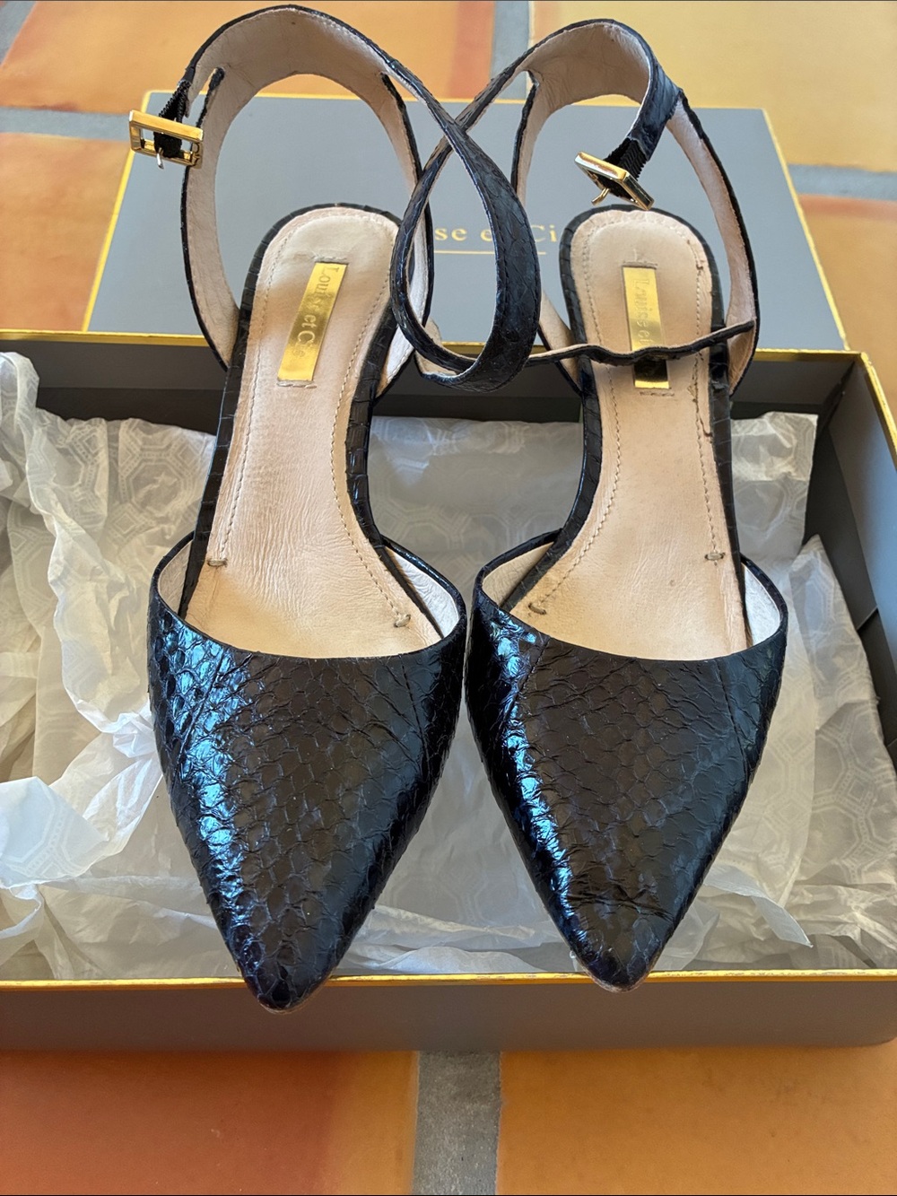 Louise et Cie navy leather shoes, size 6 EUC